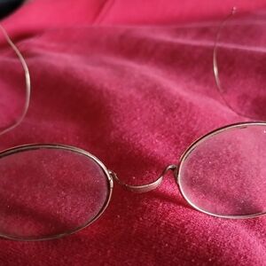 1800's Vintage Antique Gold Oval Glasses w/metal case